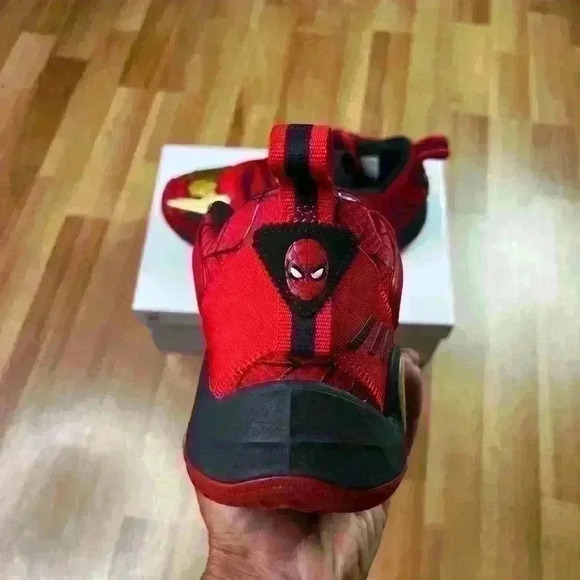 💰HUGE CLEARANCE SALE 💰 Adidas D.O.N. Issue 3 Junior Spider-Man Basketball Shoe - Picture 7 of 8